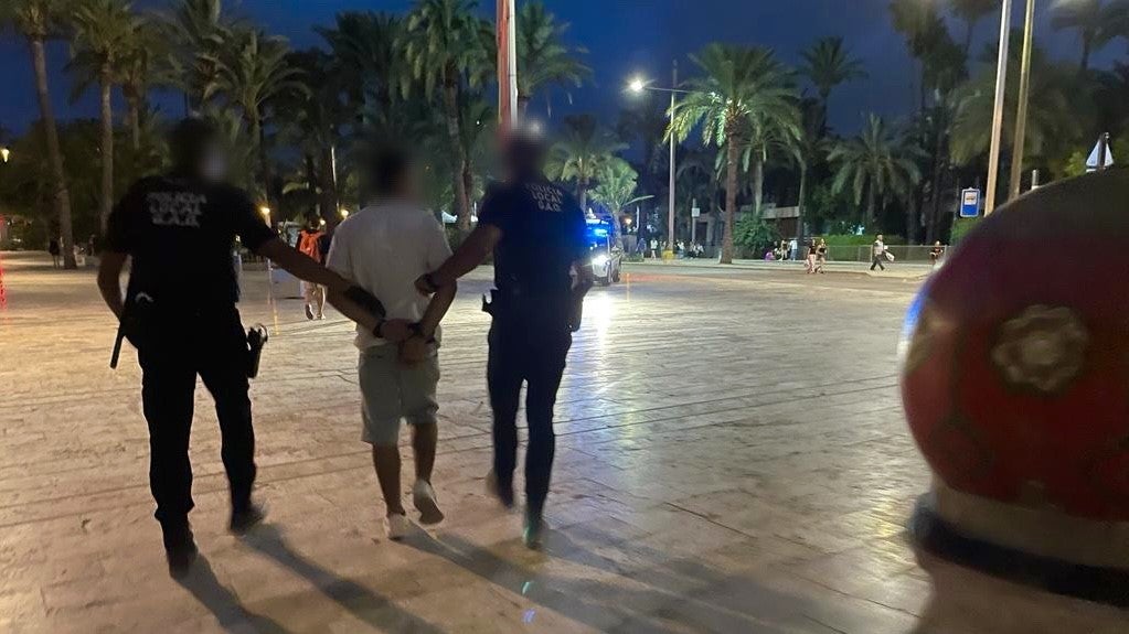 La Policía detiene en Elche a un joven de 18 años por agredir a un menor con un arma blanca La Policía detiene en Elche a un joven de 18 años por agredir a un menor con un arma blanca