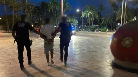 Un detenido en Elche por una agresi&oacute;n con arma blanca desenlaza el tercer d&iacute;a fiestas patronales.