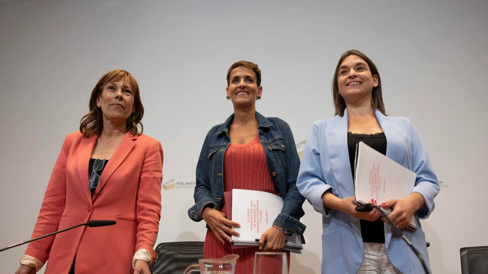 Las representantes de PSN, Geroa Bai y Contigo-Zurekin, María Chivite (c), Uxue Barkos (i) y Begoña Alfaro.