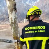 Declarado un nuevo incendio en El Puerto que provoca la suspensión de la circulación de los trenes