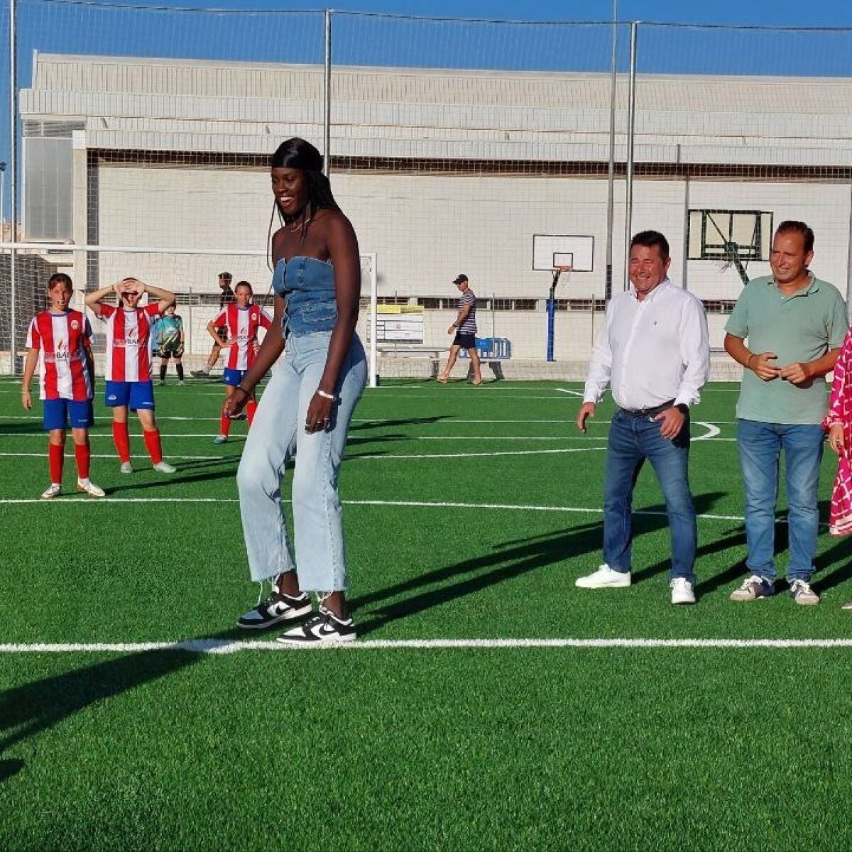 Gran Alacant estrena campo de fútbol de césped artificial en el polideportivo José Antonio Alemañ - Onda Cero Radio