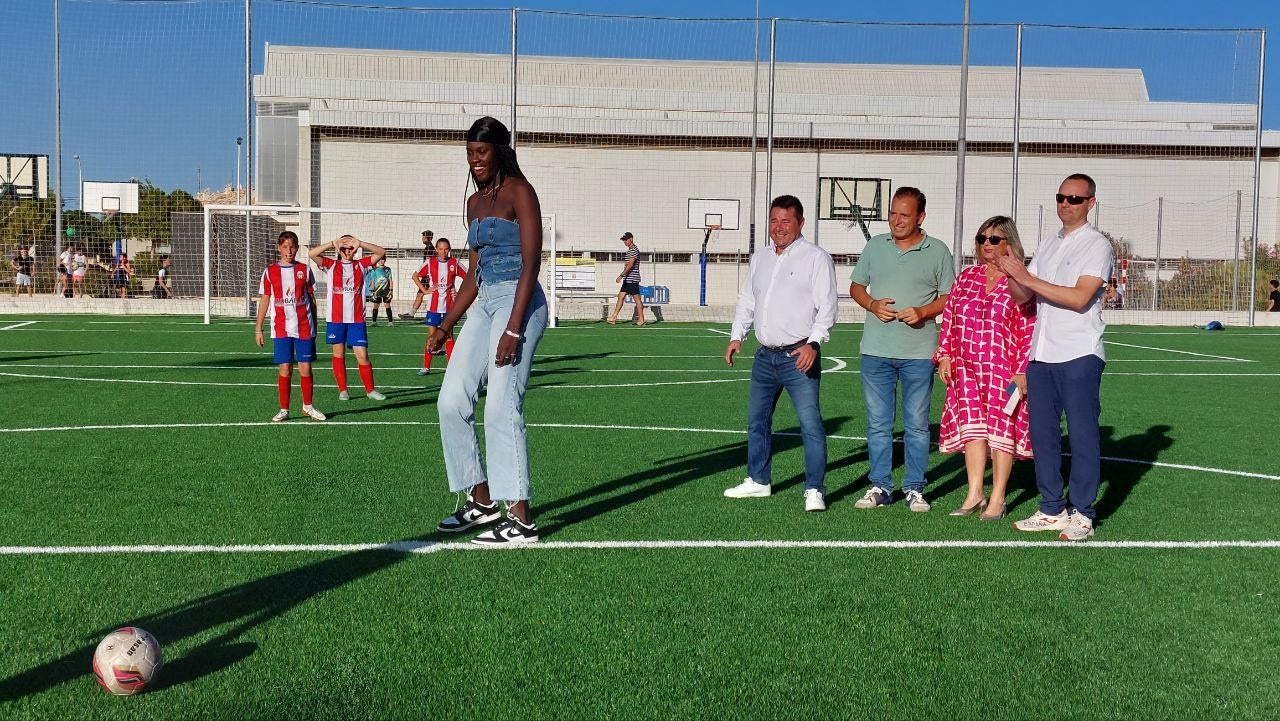 Gran Alacant estrena campo de fútbol de césped artificial en el polideportivo José Antonio Alemañ Gran Alacant estrena campo de fútbol de césped artificial en el polideportivo José Antonio Alemañ