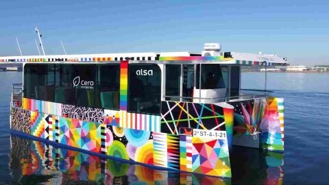 Catamarán eléctrico que recorre la Bahía de Santander Catamarán eléctrico que recorre la Bahía de Santander