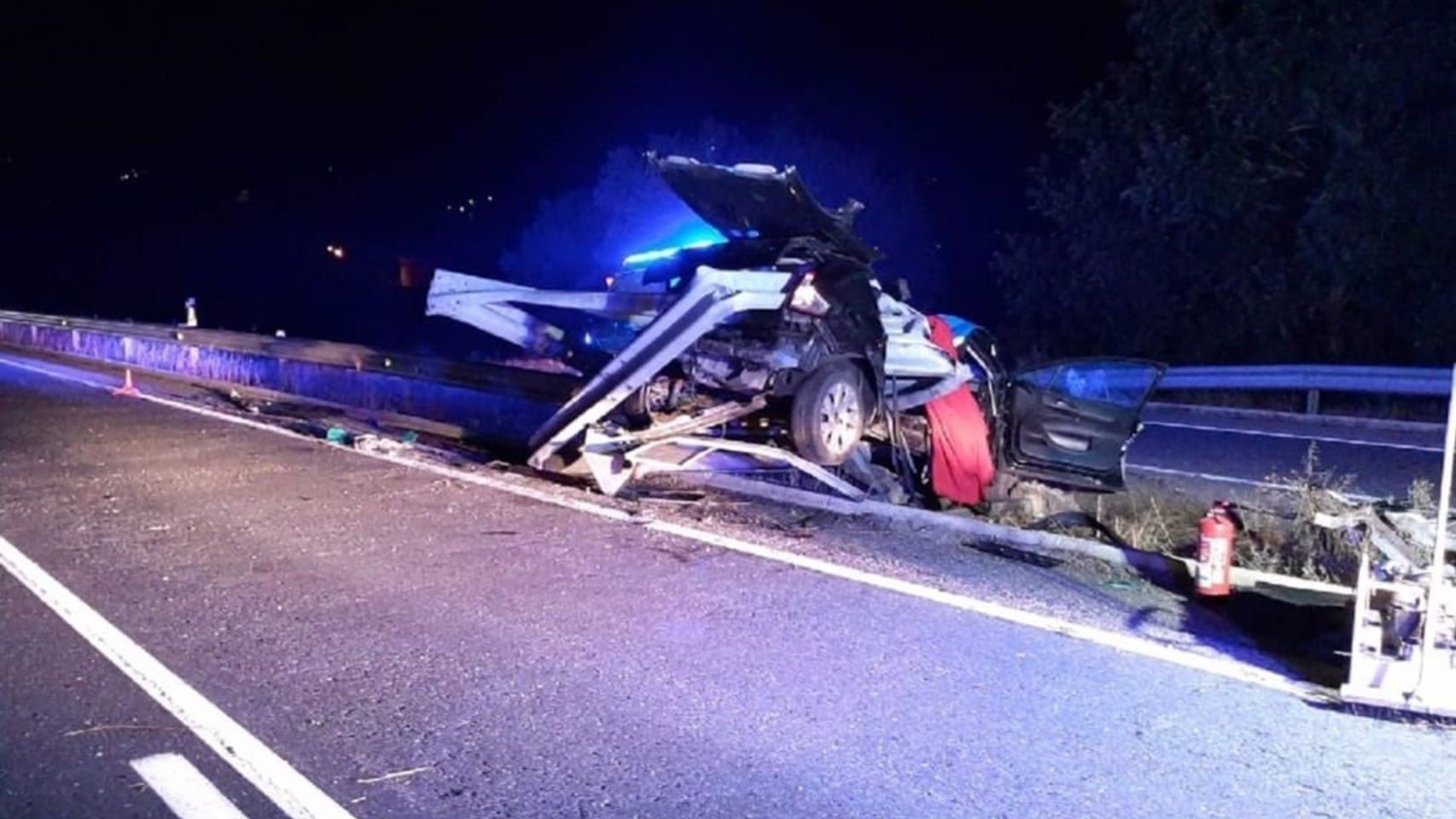 Dos jóvenes de 18 años mueren al chocar su coche con un jabalí Dos jóvenes de 18 años mueren al chocar su coche con un jabalí