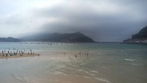 Galerna en la donostiarra playa de La Concha