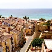 Día soleado panorámica casco antiguo Villajoyosa