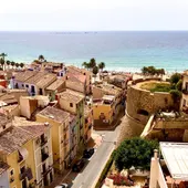 Día soleado panorámica casco antiguo Villajoyosa Día soleado panorámica casco antiguo Villajoyosa