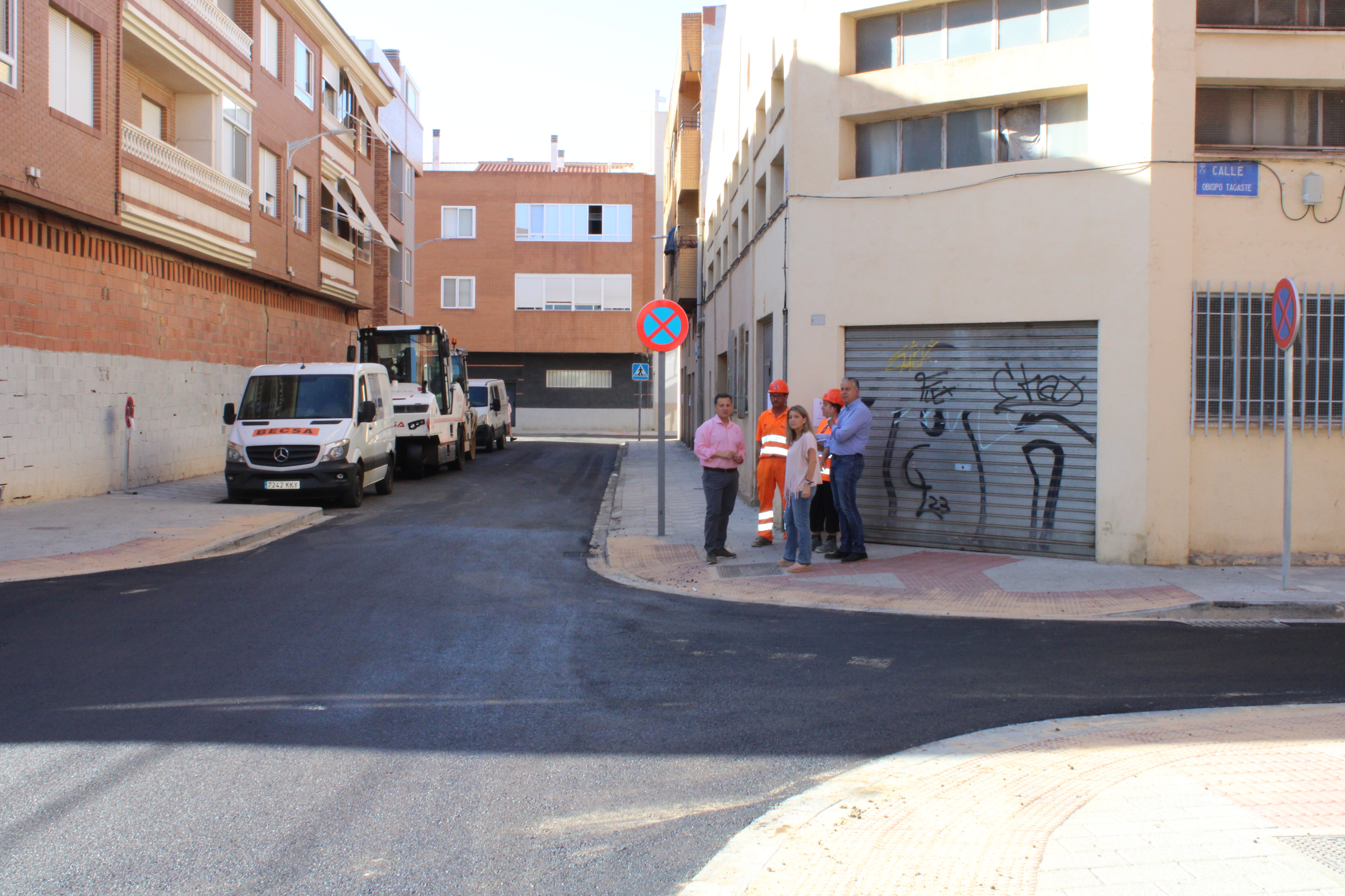 Manuel Serrano visita los trabajos de asfaltado que han mejorado el firme en nueve calles de la ciudad Manuel Serrano visita los trabajos de asfaltado que han mejorado el firme en nueve calles de la ciudad