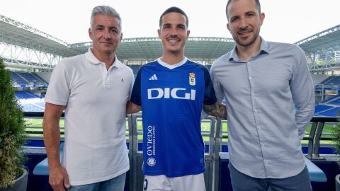Roberto Su&aacute;rez, Jaime Seoane y Agust&iacute;n Lleida, en el Carlos Tartiere