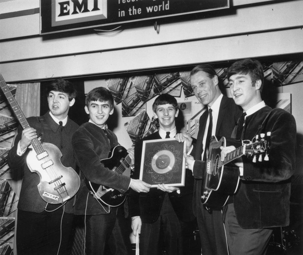 George Martin, el 'quinto Beatle' que catapultó al grupo a la fama George Martin, el 'quinto Beatle' que catapultó al grupo a la fama