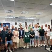 Darío Brizuela junto a todos los asistentes a su despedida de Unicaja Darío Brizuela junto a todos los asistentes a su despedida de Unicaja