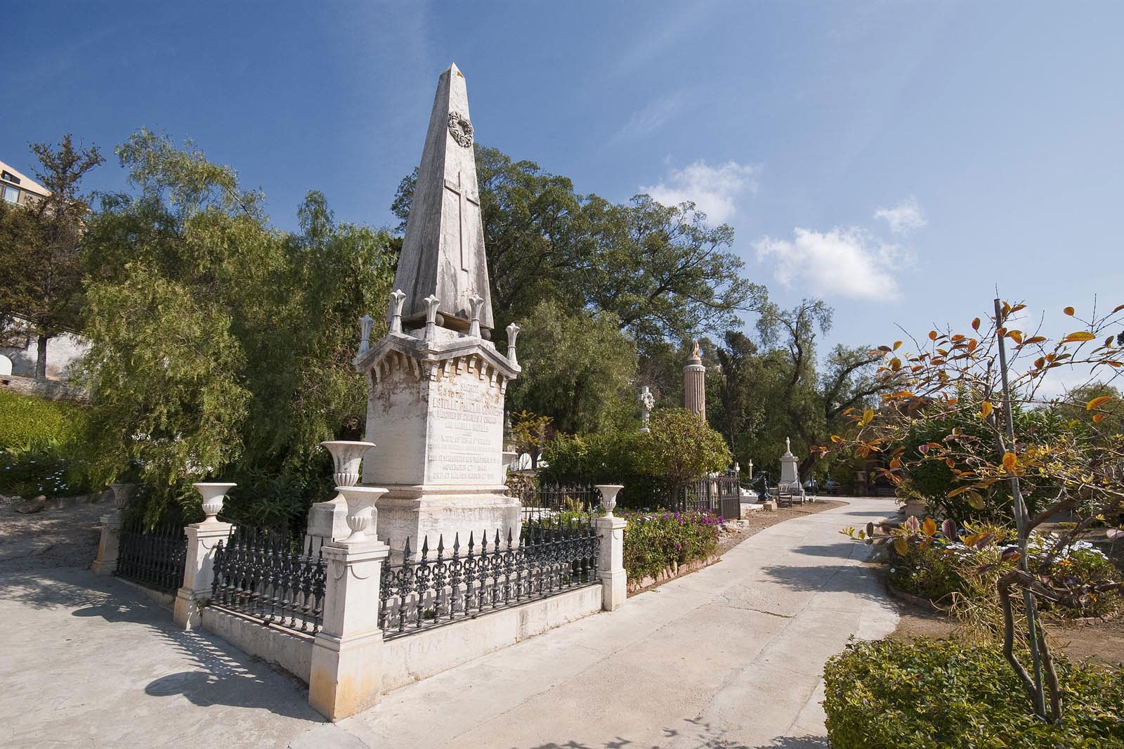 Las Noches del Inglés: Una Alternativa Cultural en el Cementerio Inglés durante la Feria de Málaga Las Noches del Inglés: Una Alternativa Cultural en el Cementerio Inglés durante la Feria de Málaga