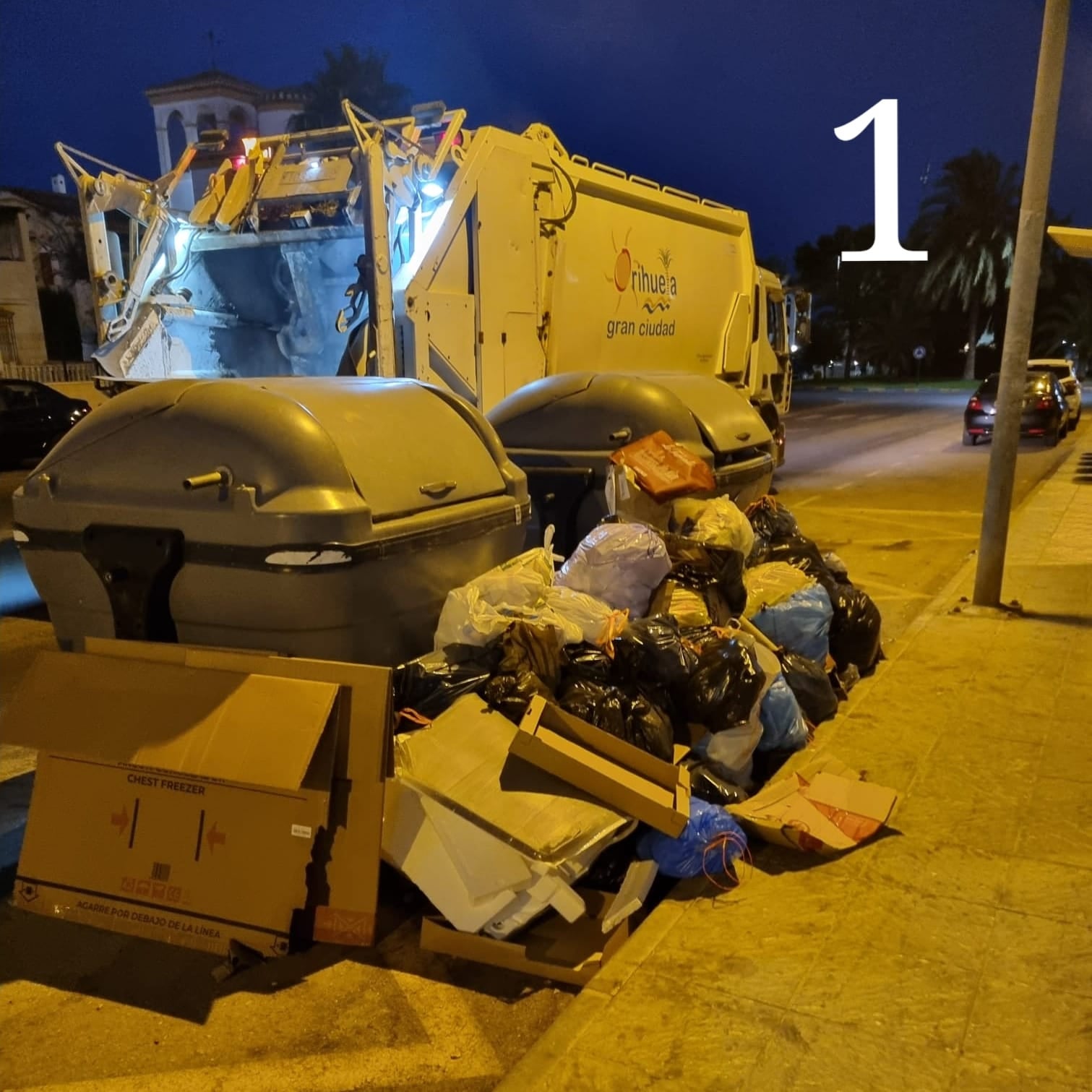 La Concejalía de Limpieza Viaria refuerza el servicio en Orihuela Costa para atender a más de 200.000 residentes La Concejalía de Limpieza Viaria refuerza el servicio en Orihuela Costa para atender a más de 200.000 residentes