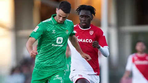 Raúl García de Haro, en un partido de pretemporada del Betis ante el Mónaco. Raúl García de Haro, en un partido de pretemporada del Betis ante el Mónaco.