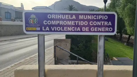 Igualdad elimina las pintadas realizadas en las señales contra la violencia de género violencia
