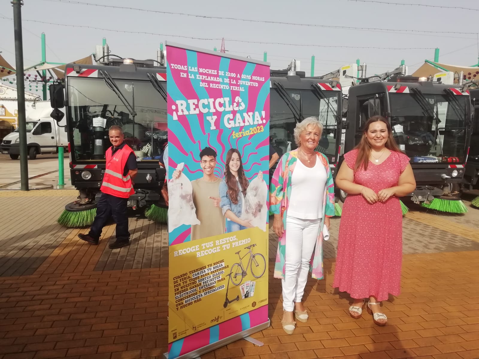 Despliegue de campaña 'Recicla y gana' dirigida a la juventud para la Feria de Málaga Despliegue de campaña 'Recicla y gana' dirigida a la juventud para la Feria de Málaga