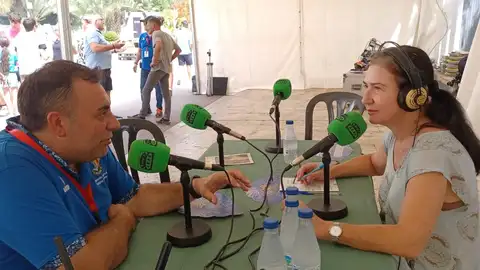 El presidente de la Federacióon Gestora de Festejos Populares de Elche, Fernando Jaén, con Mayte Vilaseca El presidente de la Federacióon Gestora de Festejos Populares de Elche, Fernando Jaén, con Mayte Vilaseca