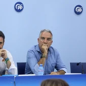 El PP se ve cerca de pactar con CC, no descarta al PNV y se ofrece a "hablar con todos", pero no a "tragar" El PP se ve cerca de pactar con CC, no descarta al PNV y se ofrece a "hablar con todos", pero no a "tragar"