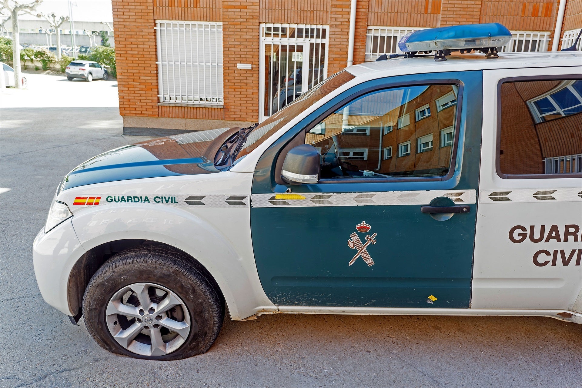 Un abulense le pega con una azada en la cabeza a su vecino por aparcar frente a su casa Un abulense le pega con una azada en la cabeza a su vecino por aparcar frente a su casa
