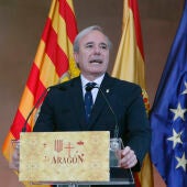 El recién investido presidente de Aragón, Jorge Azcón, interviene durante la toma posesión del cargo