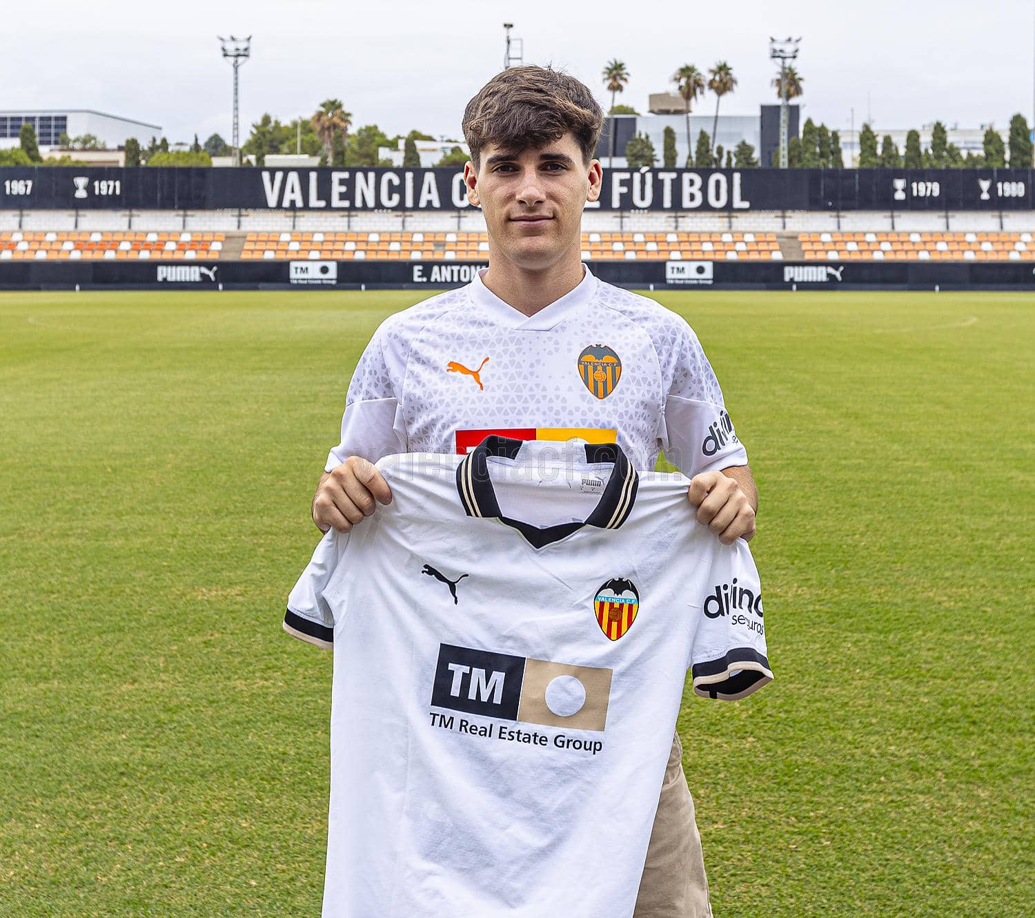 Martín Tejón: "Siempre es un orgullo llevar este escudo y esta camiseta" Martín Tejón: "Siempre es un orgullo llevar este escudo y esta camiseta"