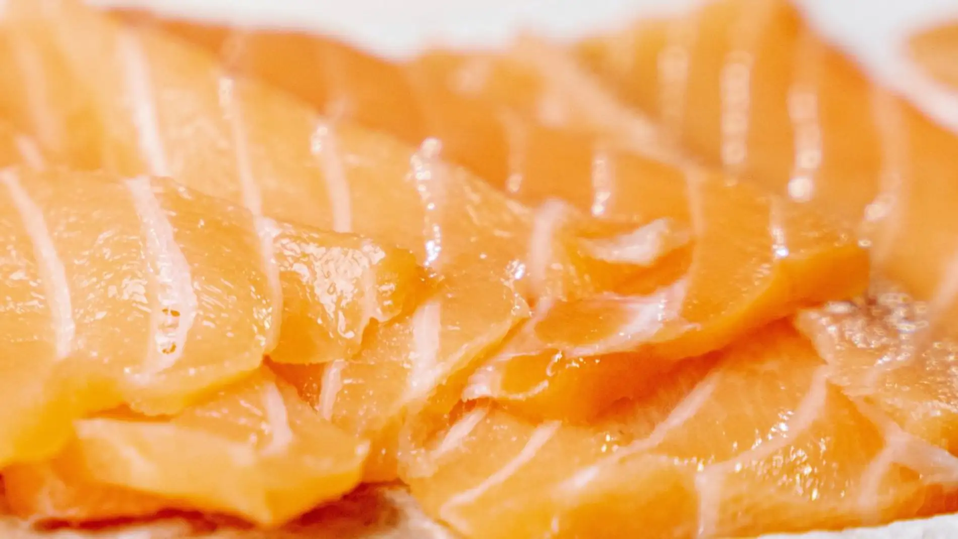Alerta alimentaria por la presencia de listeria en salmón ahumado distribuido en cinco comunidades