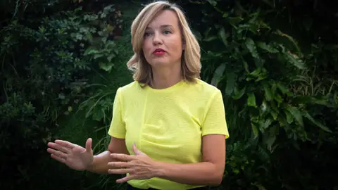 La portavoz de la CEF y ministra de Educación y Formación Profesional en funciones, Pilar Alegría El PSOE insiste en que Feijóo no tiene mayoría para ser presidente y acusa al PP de "inventarse realidades alternativas"