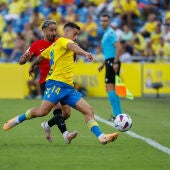 El jugador de la UD Las Palmas Lemos y el jugador del RCD Mallorca Costa