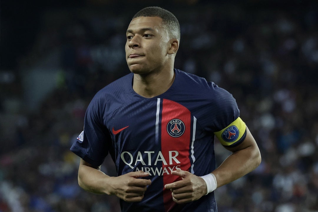 Mbappé deja de ser un descarte del PSG y vuelve a entrenarse con el primer equipo Mbappé deja de ser un descarte del PSG y vuelve a entrenarse con el primer equipo