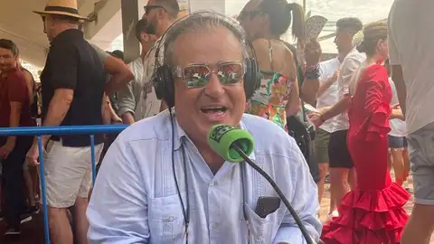 Miguel de Hoyos en los micrófonos de Onda Cero Málaga para el programa especial "Aires de Feria" Miguel de Hoyos en los micrófonos de Onda Cero Málaga para el programa especial "Aires de Feria"