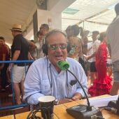Miguel de Hoyos en los micrófonos de Onda Cero Málaga para el programa especial "Aires de Feria"