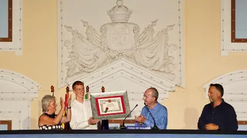 Alberto Díaz junto al alcalde de Málaga durante el pregón de la Feria 2023 Alberto Díaz junto al alcalde de Málaga durante el pregón de la Feria 2023