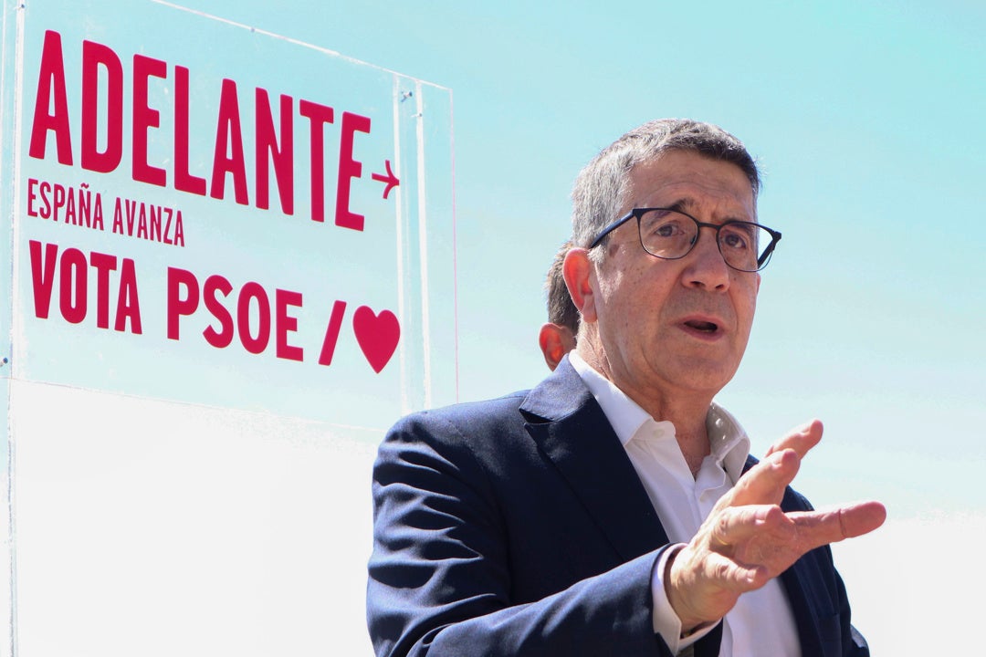 Patxi López acusa a Feijóo de "ejercicio de oscurantismo" por no publicar sus ingresos Patxi López acusa a Feijóo de "ejercicio de oscurantismo" por no publicar sus ingresos