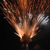 La Nit de l'Albà vuelve a iluminar la noche de Elche con 70.000 cohetes