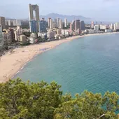 Playa de Poniente en Benidorm, una de las ciudades turísticas más demandadas en la Comunidad Valenciana Playa de Poniente en Benidorm, una de las ciudades turísticas más demandadas en la Comunidad Valenciana