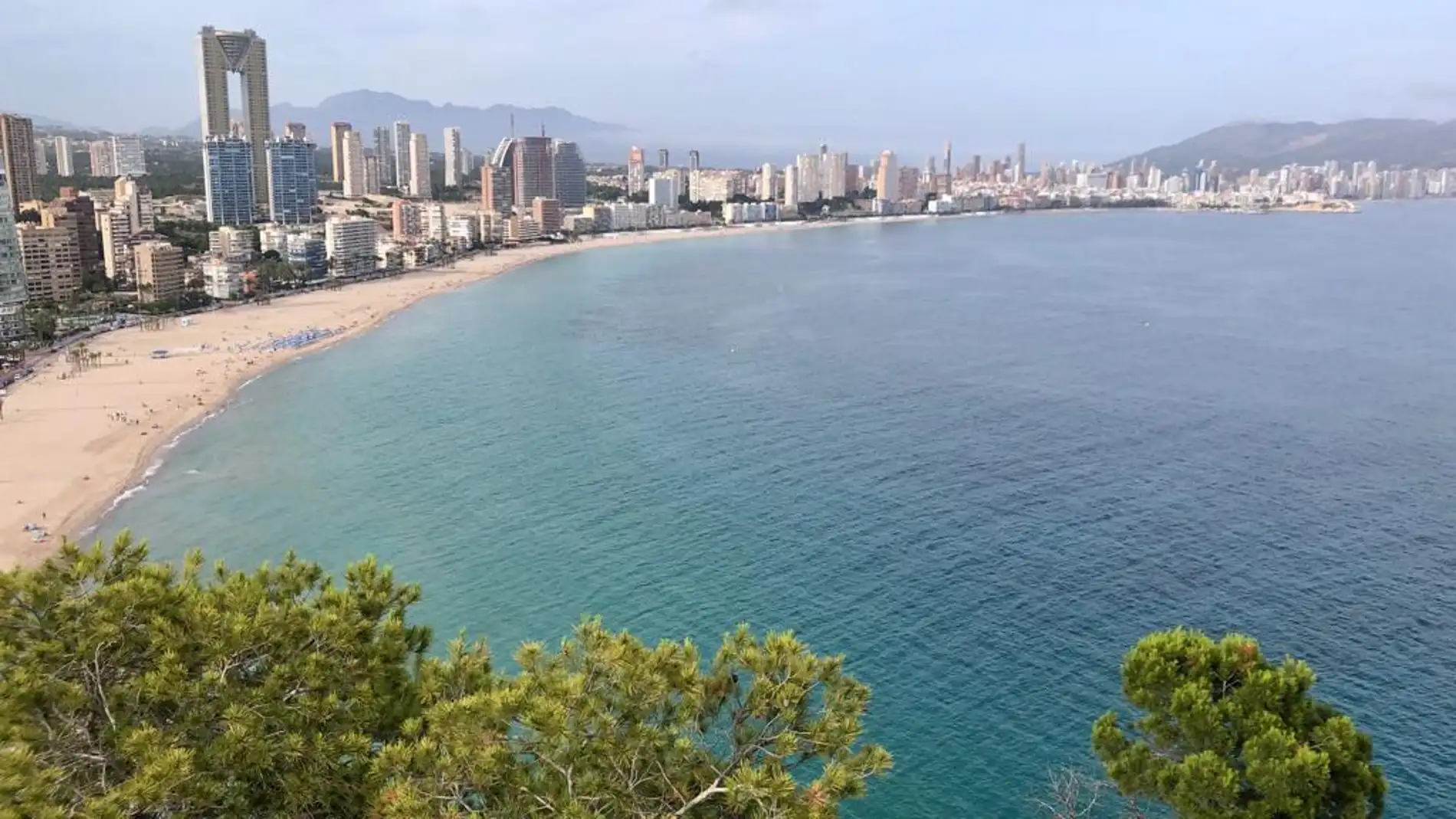 Playa de Poniente en Benidorm, una de las ciudades turísticas más demandadas en la Comunidad Valenciana