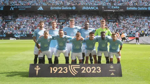 Equipo que saltó al campo en Balaídos en el estreno de la temporada. RCCV Celta de Vigo