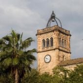 Imagen de archivo de la Torre del Reloj de la Universidad de Barcelona (UB).