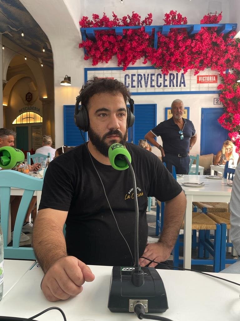 Diego René, chef de La Tasquita, lamenta la falta personal ante la gran afluencia de clientes durante la Feria Diego René, chef de La Tasquita, lamenta la falta personal ante la gran afluencia de clientes durante la Feria