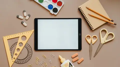 El 54% de las familias españolas prevé gastar hasta 300 euros en esta 'vuelta al cole' El 54% de las familias españolas prevé gastar hasta 300 euros en esta 'vuelta al cole'