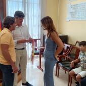El Alcalde Marcos Zaragoza reciben a la arquera vilera Natalia Sánchez