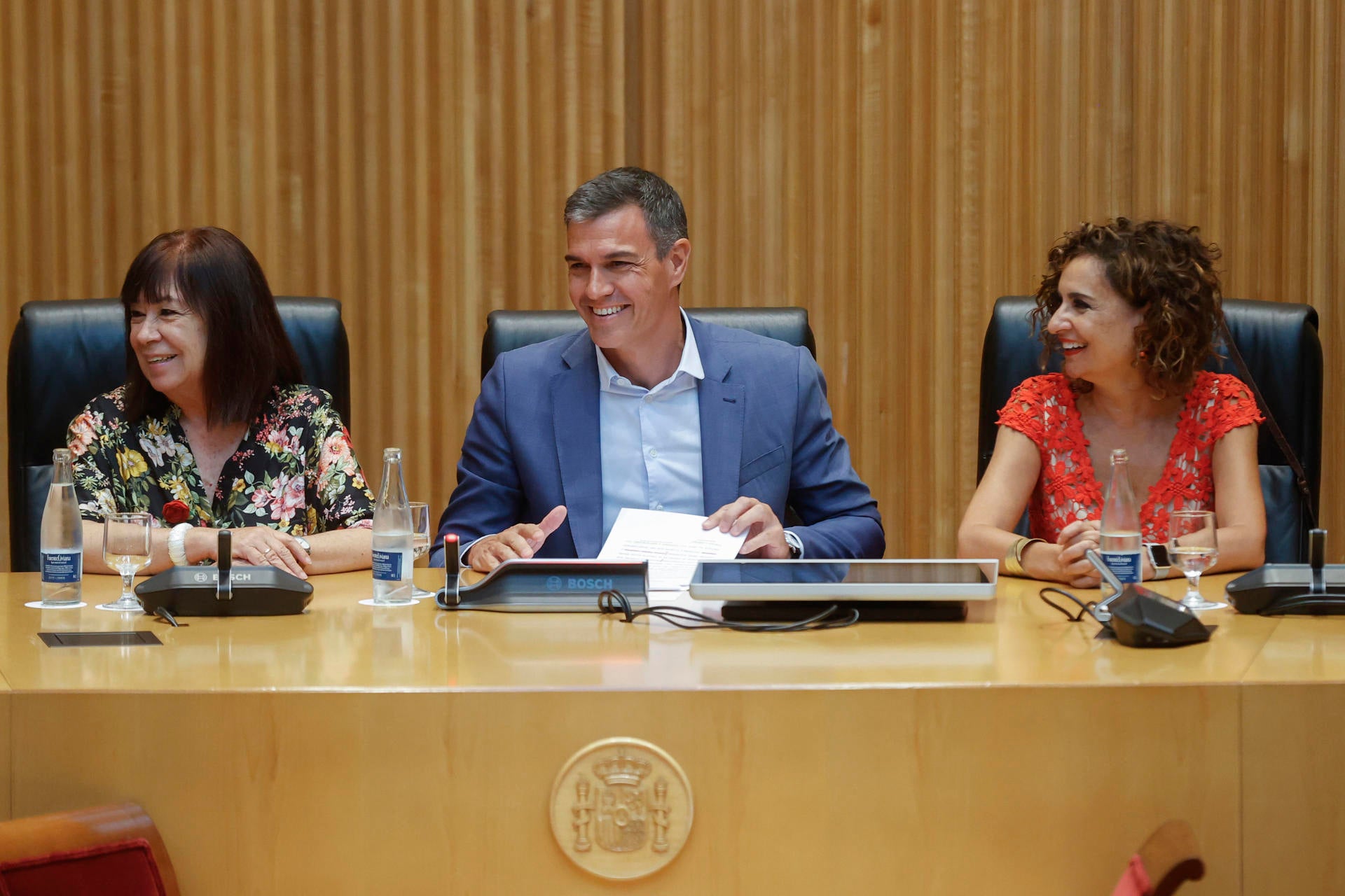 Sánchez hace un guiño a los nacionalistas al anunciar que impulsará las lenguas cooficiales en la UE Sánchez hace un guiño a los nacionalistas al anunciar que impulsará las lenguas cooficiales en la UE