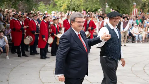 Juan Mari Aburto en el tradicional aurresku Juan Mari Aburto en el tradicional aurresku