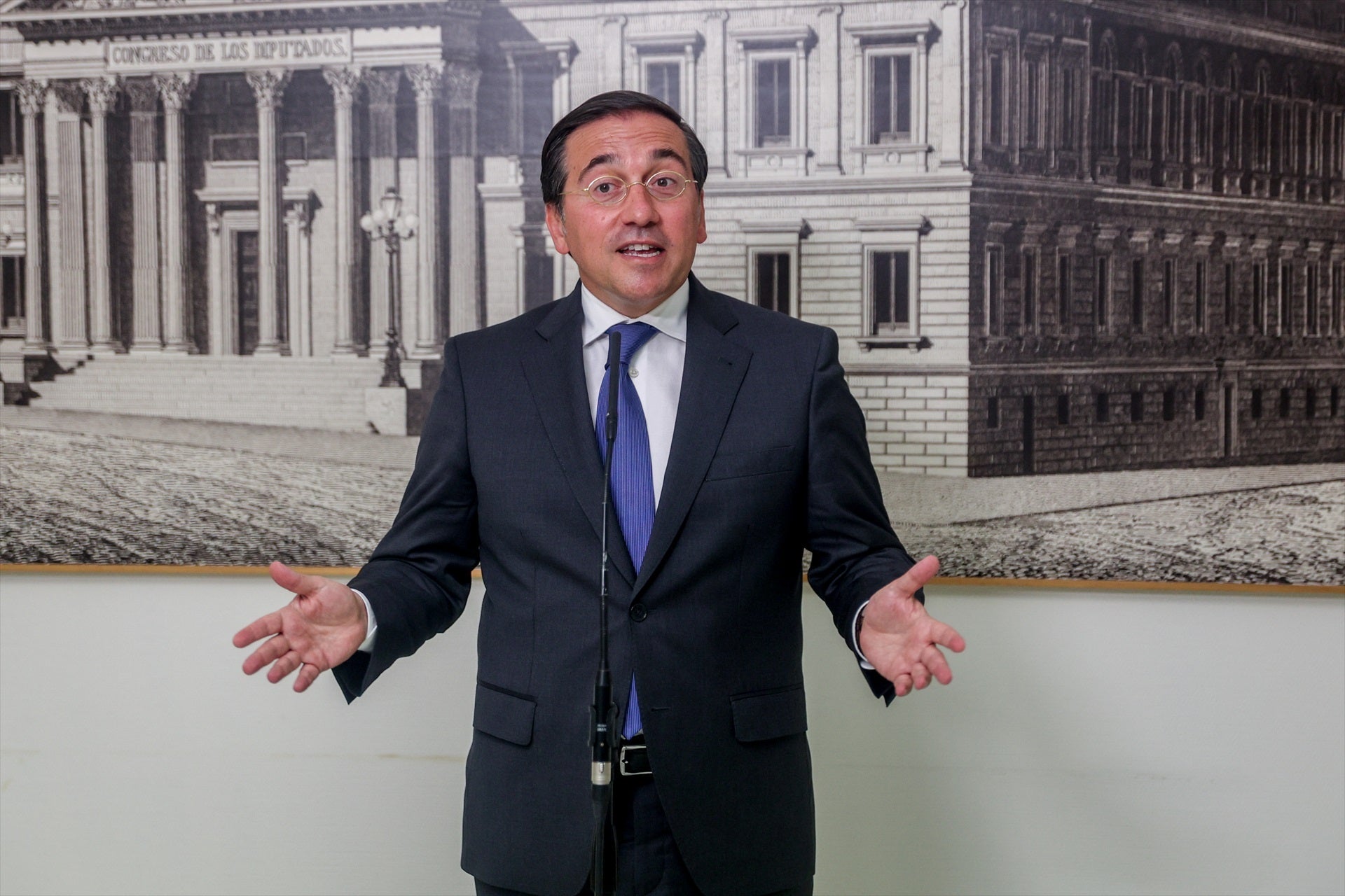 El Gobierno solicita que el gallego, el catalán y el euskera se reconozcan como lenguas oficiales de la Unión Europea El Gobierno solicita que el gallego, el catalán y el euskera se reconozcan como lenguas oficiales de la Unión Europea