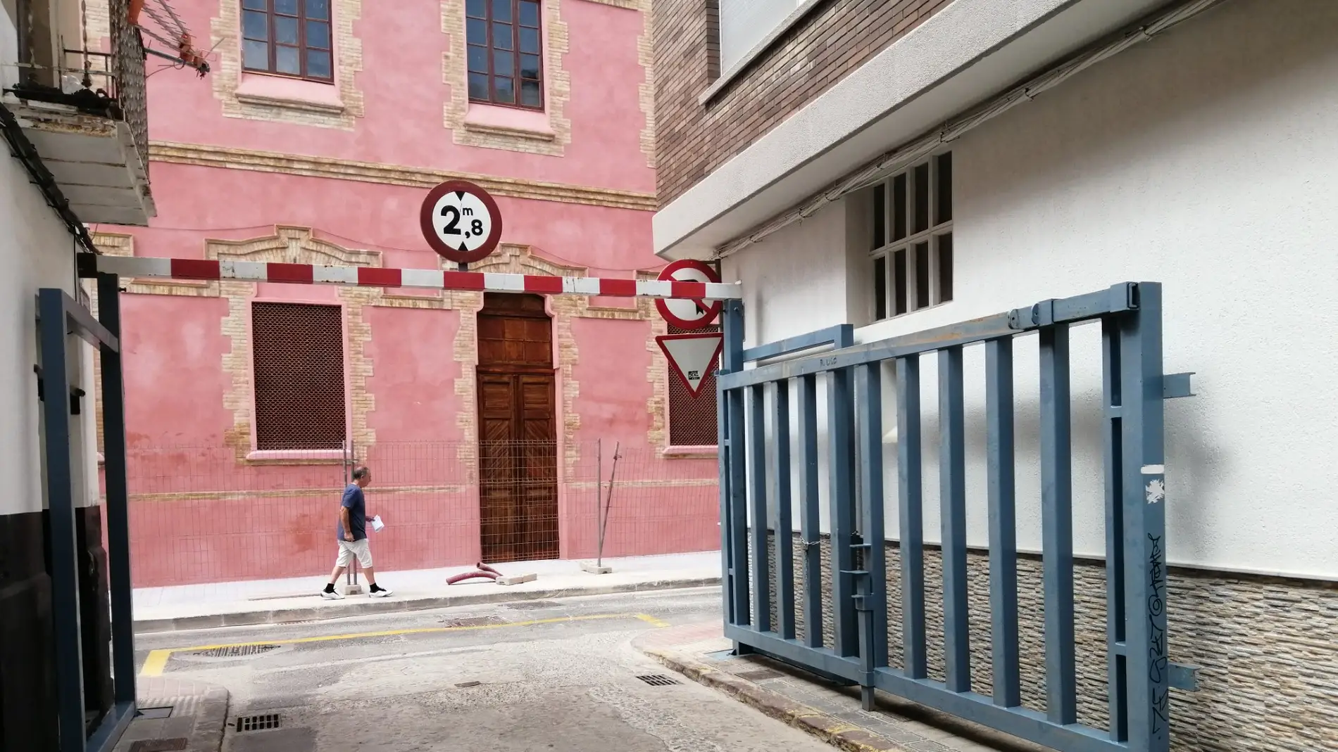Servicios públicos empieza con la instalación de barreras en el recinto taurino para los ‘ bous al carrer’ de las fiestas del la Virgen de Gracia de Vila-real