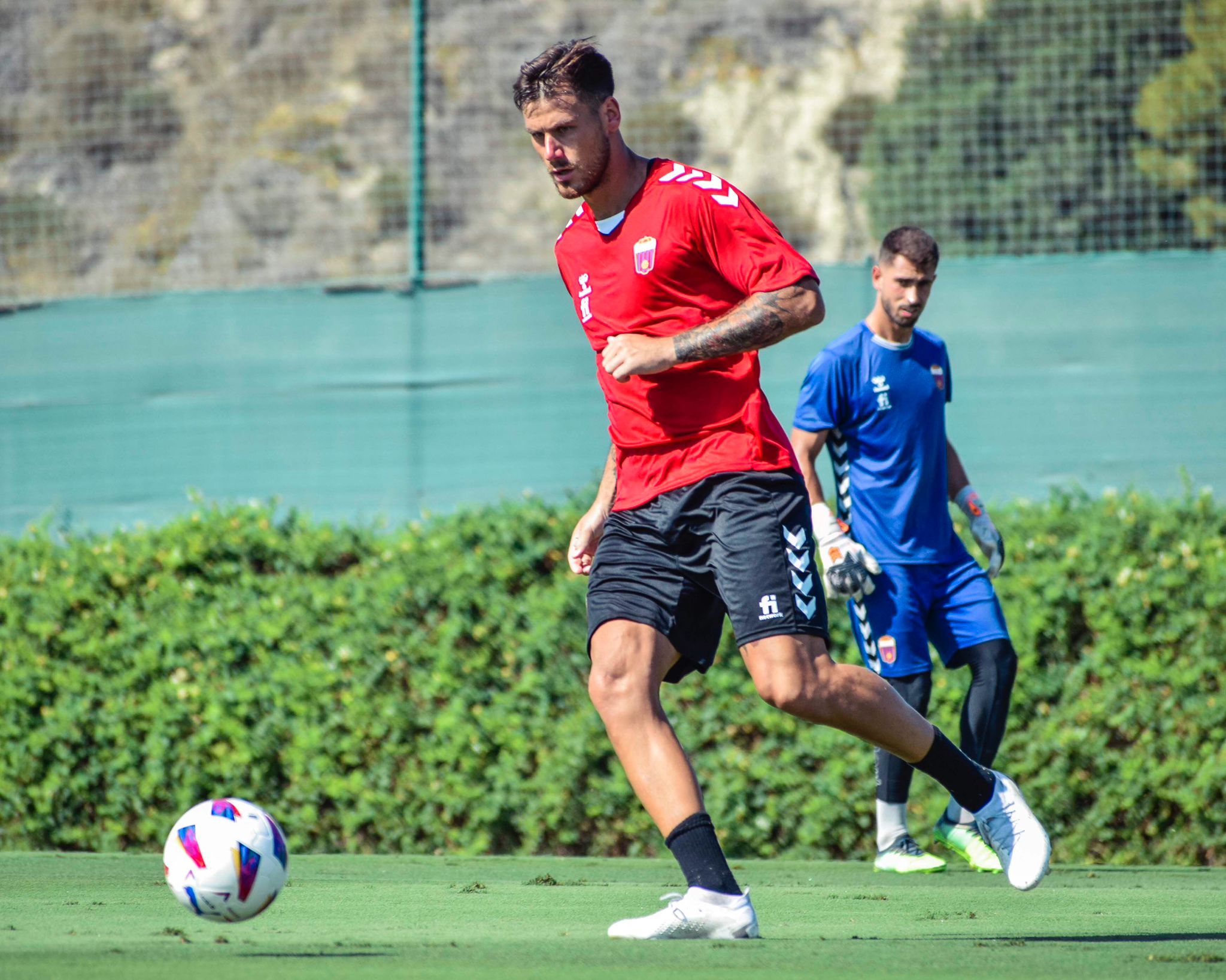El Eldense inscribe al central bosnio Dario Dumić y espera al lateral zurdo brasileño Derick Poloni El Eldense inscribe al central bosnio Dario Dumić y espera al lateral zurdo brasileño Derick Poloni