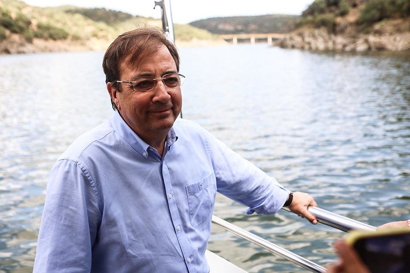 Guillermo Fernández Vara dice que le hubiera "encantado" no depender de ningún partido pero "la España de hace 20 o 30 años ya no existe" Guillermo Fernández Vara dice que le hubiera "encantado" no depender de ningún partido pero "la España de hace 20 o 30 años ya no existe"