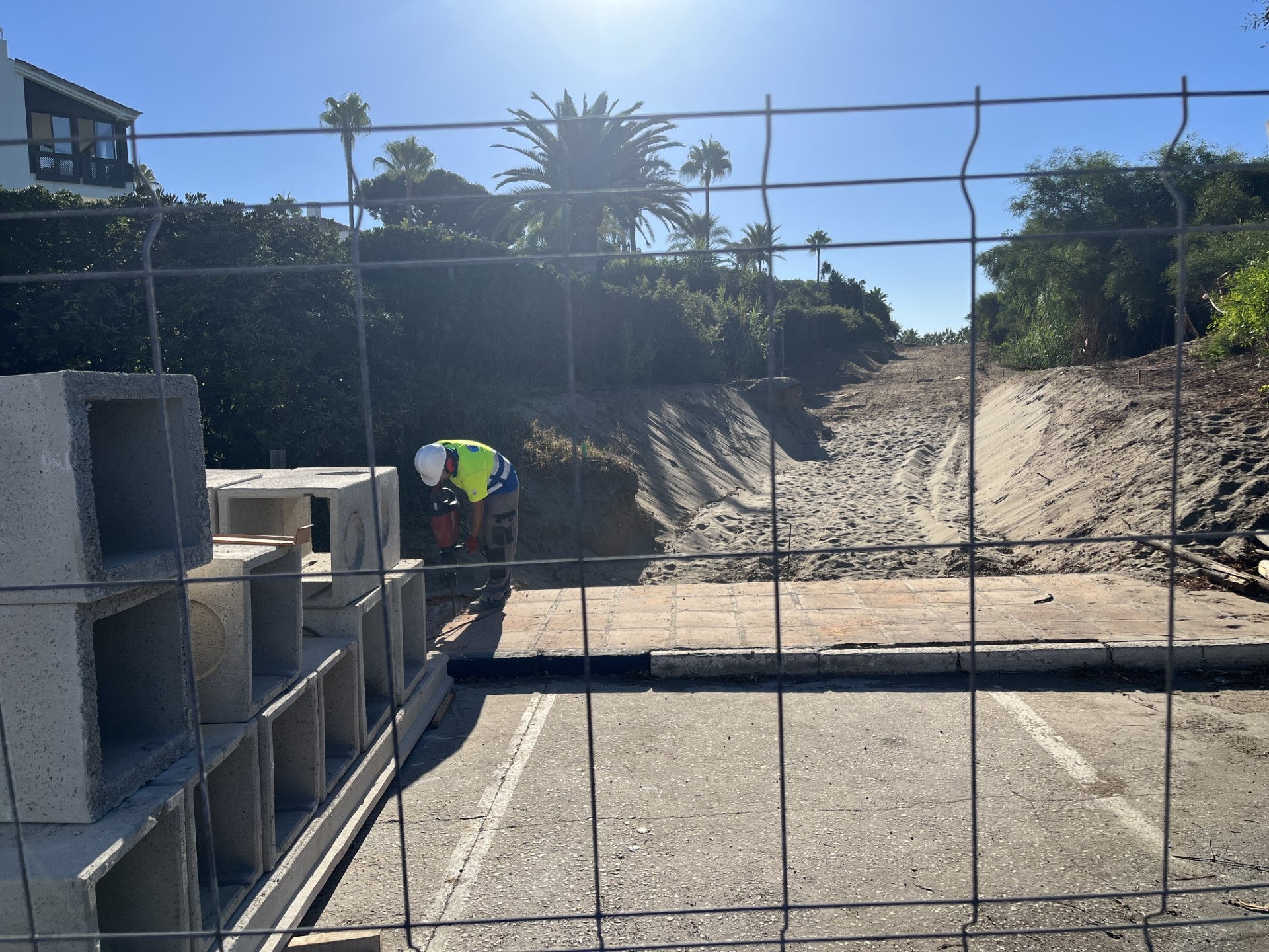 Marbella avanza en la conexión peatonal de sus 27 kilómetros de costa con un nuevo tramo de Paseo Marítimo en Las Chapas Marbella avanza en la conexión peatonal de sus 27 kilómetros de costa con un nuevo tramo de Paseo Marítimo en Las Chapas