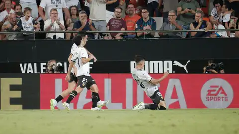 El Valencia hace pleno y se coloca líder provisional El Valencia hace pleno y se coloca líder provisional