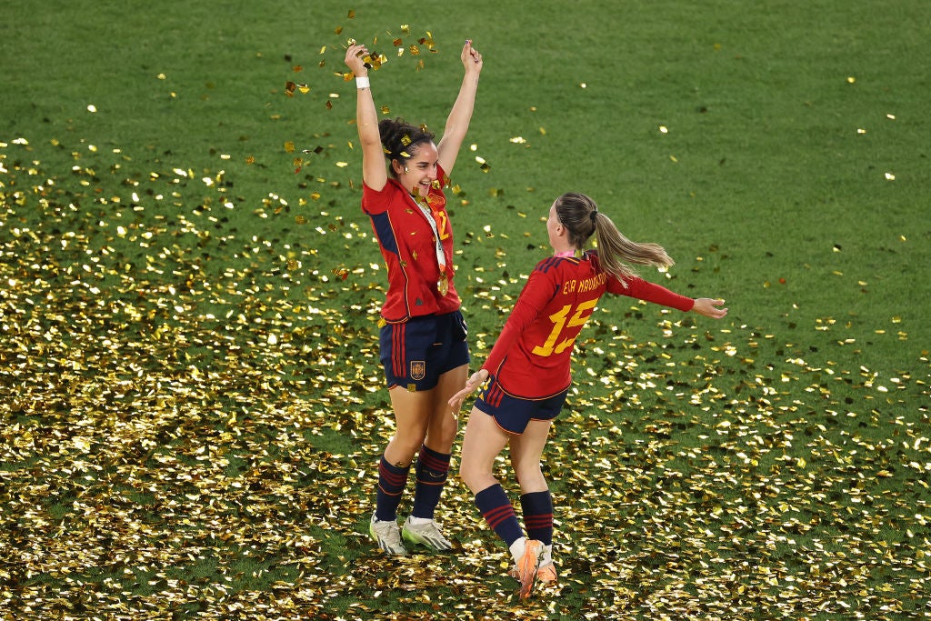 Políticos e instituciones celebran el triunfo de España en el Mundial de fútbol femenino: "Sois muy grandes" Políticos e instituciones celebran el triunfo de España en el Mundial de fútbol femenino: "Sois muy grandes"